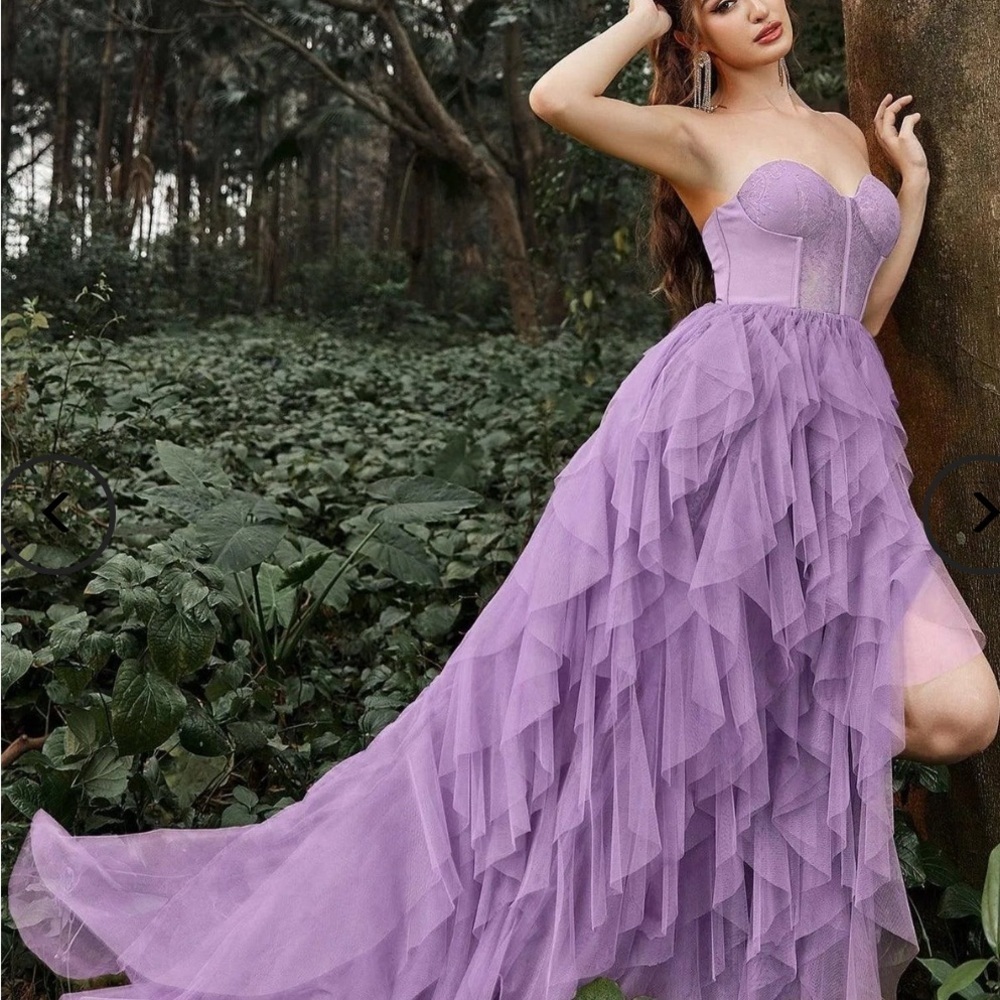 NWOT Elegant Lace Bodice Contrast Split Ruffle Layered Hem Tube Dress. - Picture 3 of 4